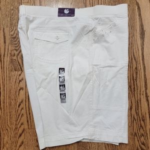 Gloria Vanderbilt White Short